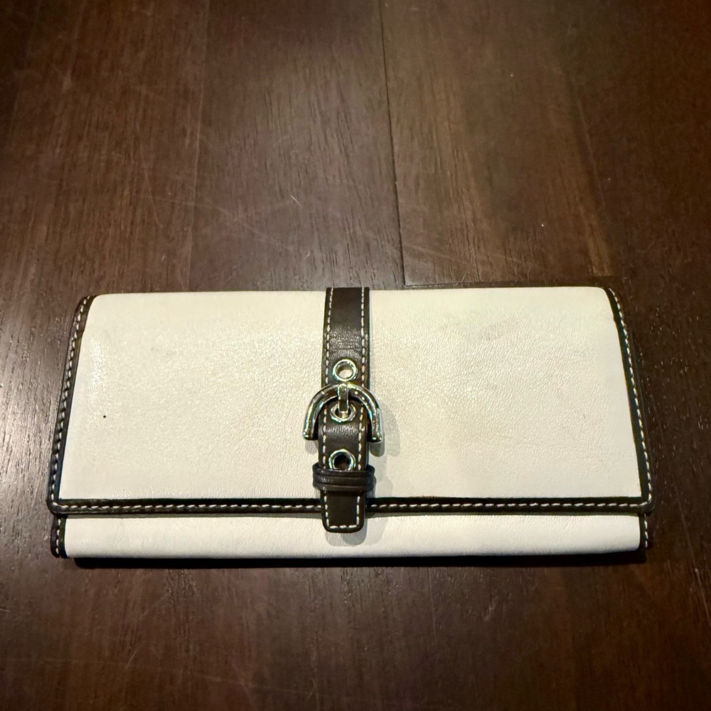 Women’s Coach Wallet Cream Button Closed